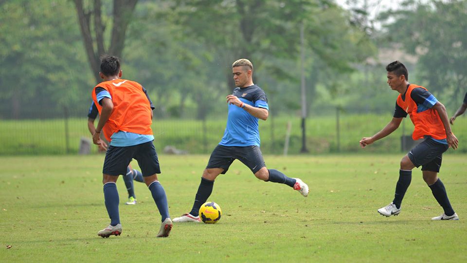 Cristian Gonzales pada saat latihan bersama timnas di lapangan Sekolah Pelita Harapan, Karawaci, Tangerang. Copyright: © Ratno Prasetyo/ INDOSPORT